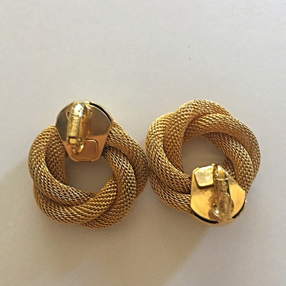 Vintage Avon Mesh Clip on Earrings - Picture 3 of 4